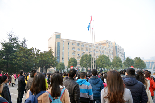 湘雅三医院举行元旦升旗仪式