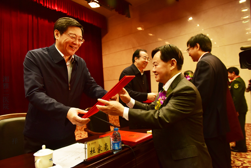 王维教授团队荣获湖南省技术发明一等奖