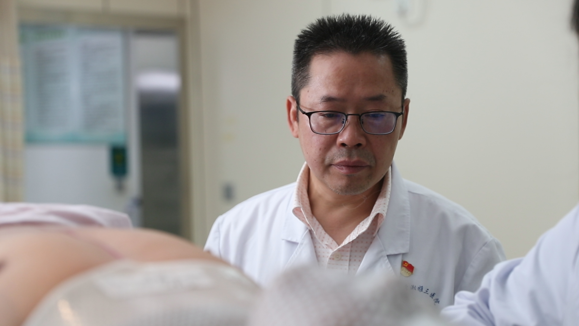 【身边的共产党员】曹培国：帮助病人解决最实际的问题