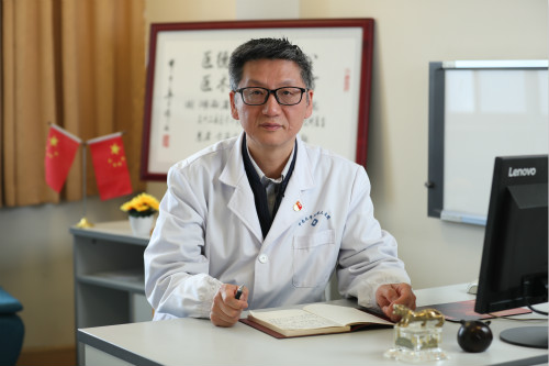 【身边的共产党员】李小荣：为医之法唯有精益求精