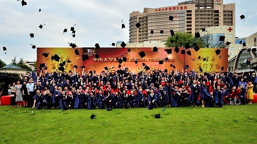 湘雅三医院隆重举行2019届研究生毕业典礼