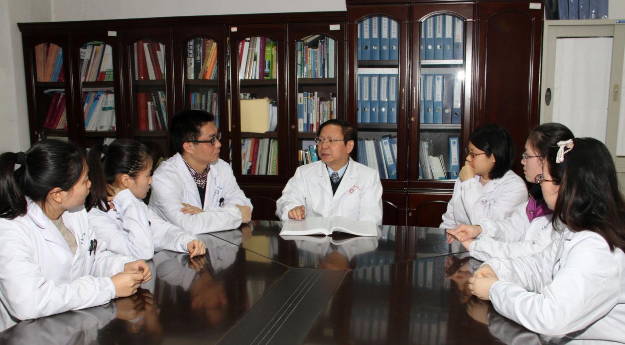 袁洪：我的学生都“怕”我