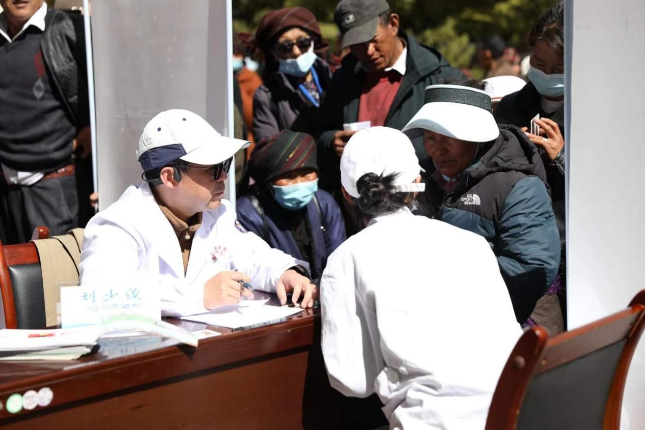 雪域高原“毛医生”——消化内科刘少俊援藏医疗扎囊义诊行